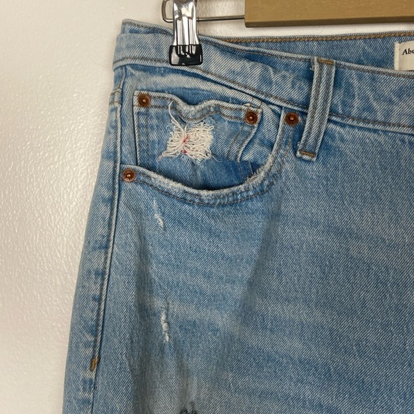 Abercrombie & Fitch The Boyfriend Mid Rise Jeans Sz 31/12 Distressed Light Wash - Picture 3 of 12